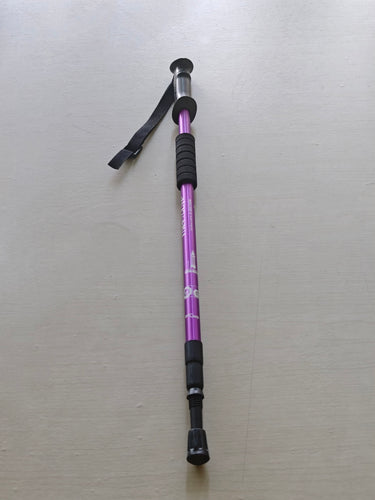 Single pole with twisted lock